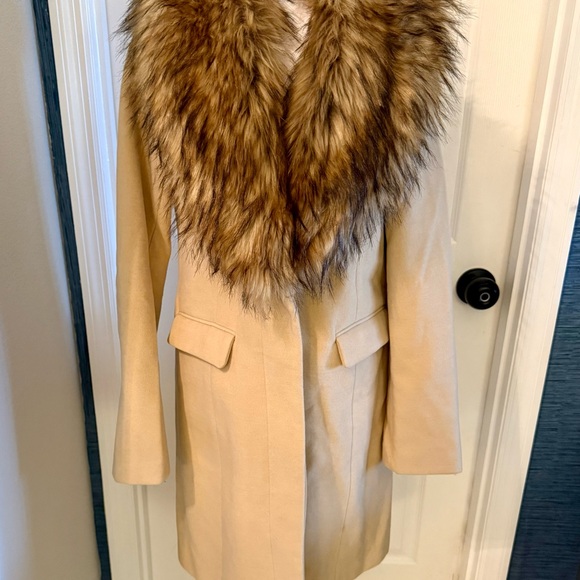 Fabulous Furs Tan Trench Coat with Brown Faux Fur Collar - Picture 1 of 12